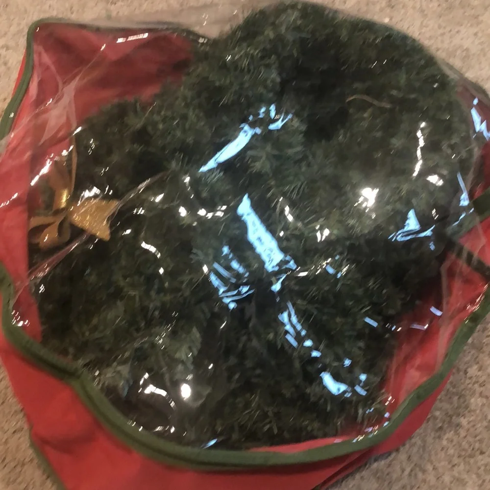 Wreath storage holds 30 inch wreaths - Picture 4 of 4